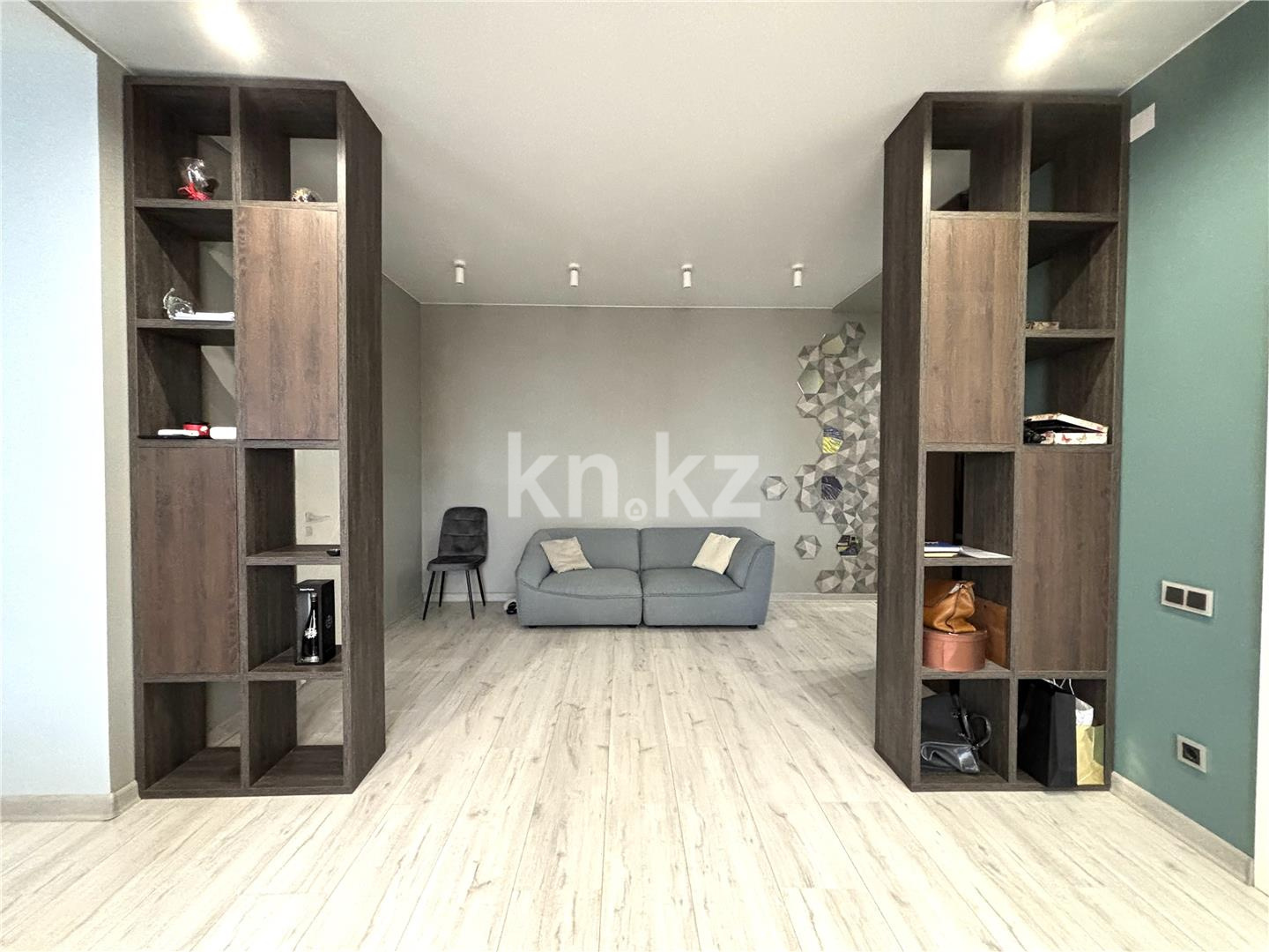 Продажа 2-комнатной квартиры, 94 м², ул. Аманжолова, дом  96/1 в Караганде - фото 3