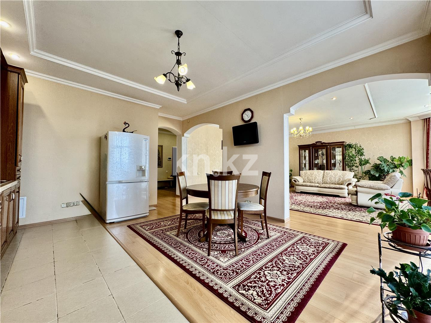 Продажа 3-комнатной квартиры, 132 м², ул. Абая, дом  5 в Караганде - фото 11