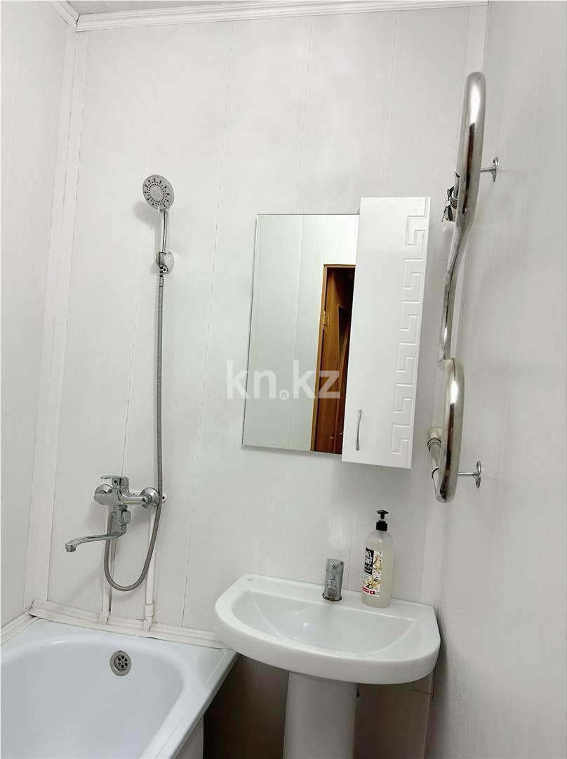 Продажа 2-комнатной квартиры, 45 м², 17 мкр., дом  56 в Караганде - фото 5