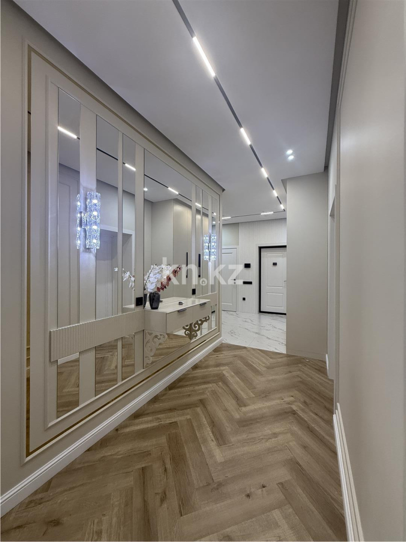 Продажа 4-комнатной квартиры, 120 м², ул. Ашимова, дом  13 в Караганде - фото 29