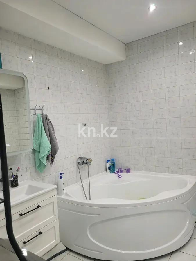 Продажа 3-комнатной квартиры, 69 м², ул. Жамбыла, дом  145 в Караганде - фото 4