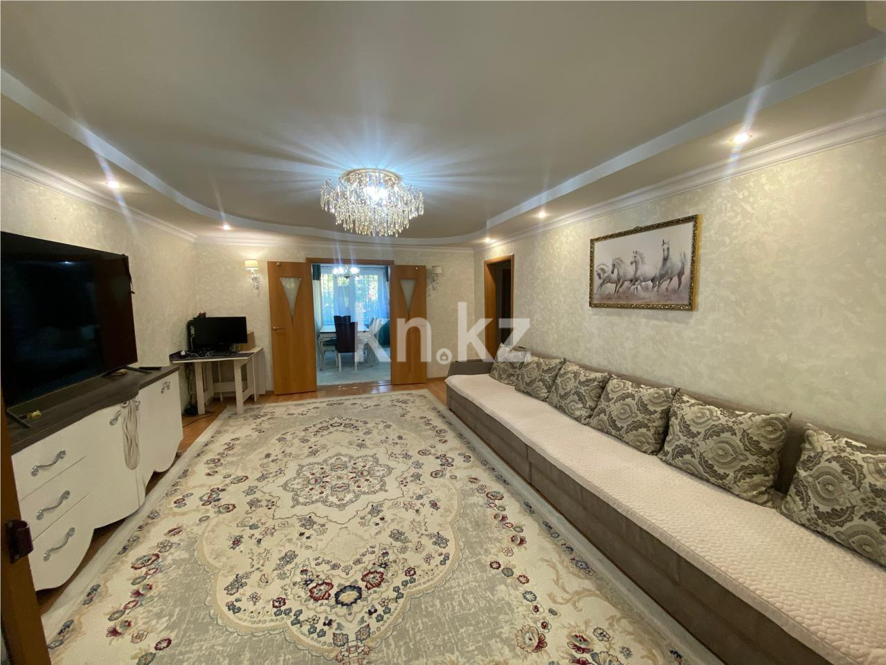 Продажа 4-комнатной квартиры, 100 м² в Караганде