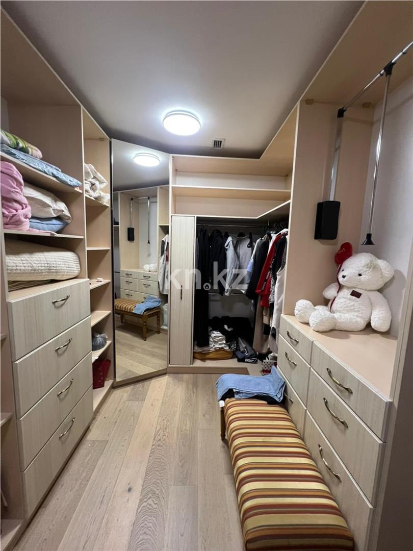 Продажа 4-комнатной квартиры, 188 м², ул. Аманжолова в Караганде - фото 16