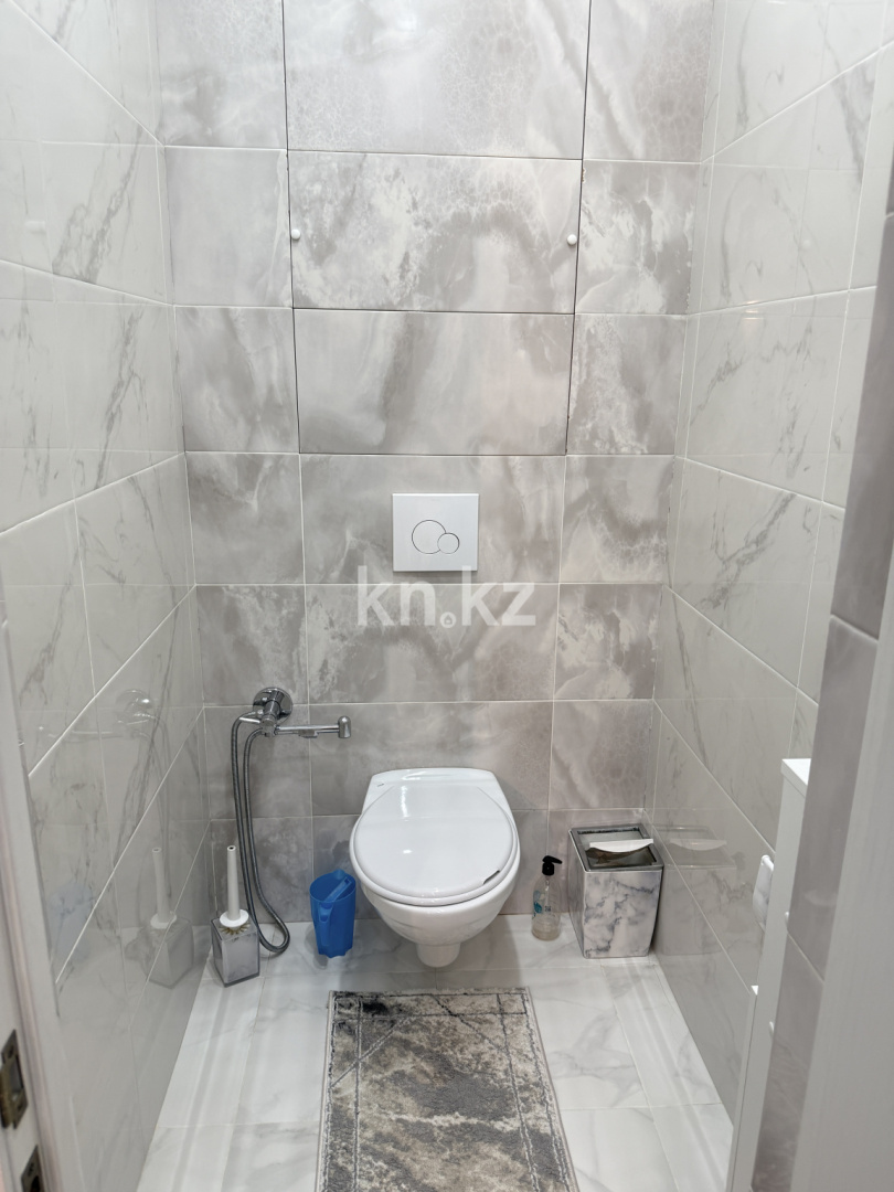 Продажа 2-комнатной квартиры, 65 м², ул. Ашимова, дом  21 в Караганде - фото 11