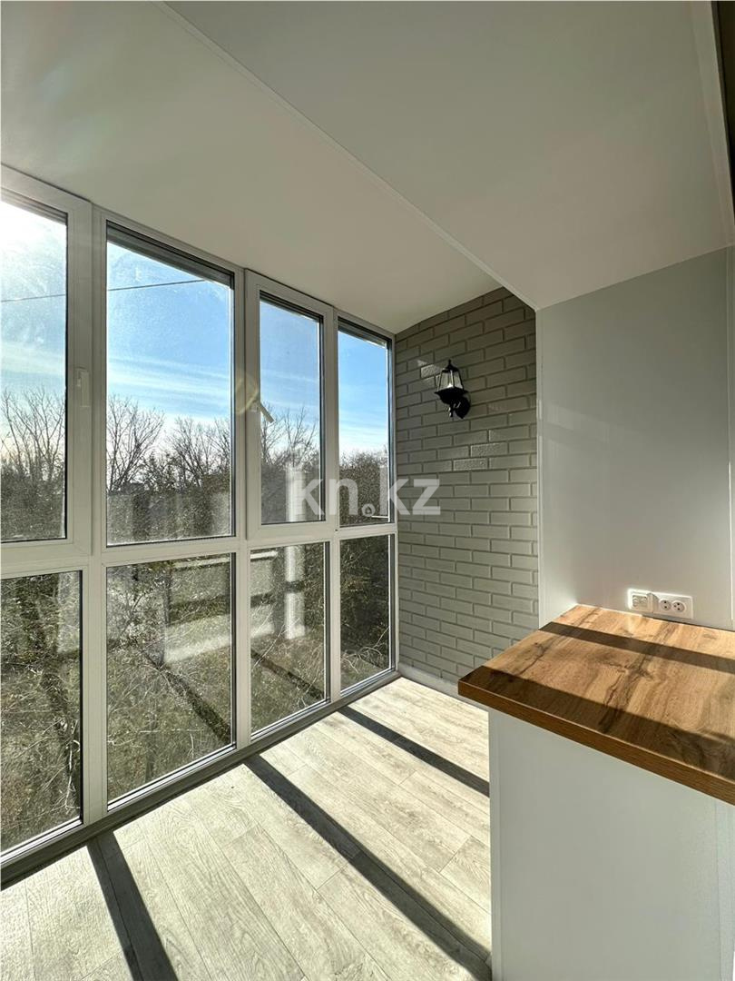 Продажа 3-комнатной квартиры, 61 м², ул. Аманжолова в Караганде - фото 4