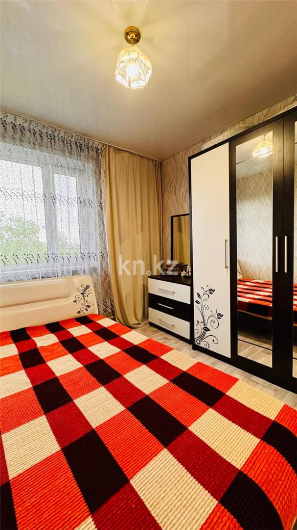 Продажа 3-комнатной квартиры, 48 м², 17-й мкр., дом  52 в Караганде - фото 4