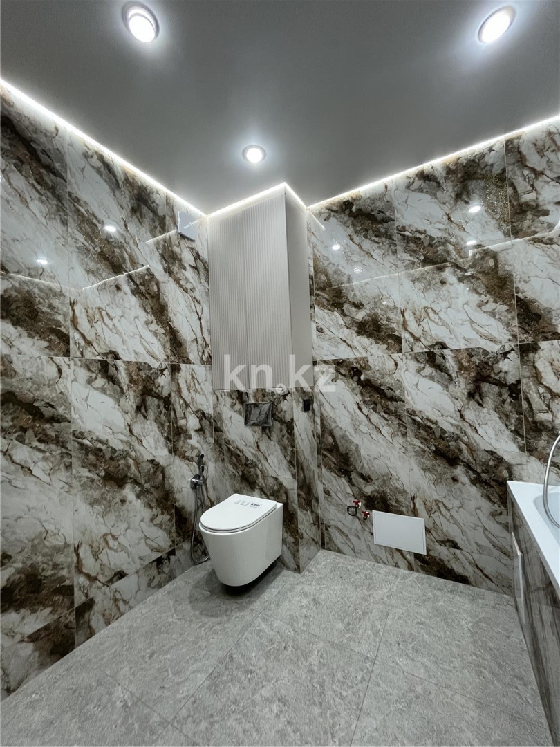 Продажа 4-комнатной квартиры, 110 м², ул. Букетова, дом  60/2 в Караганде - фото 28