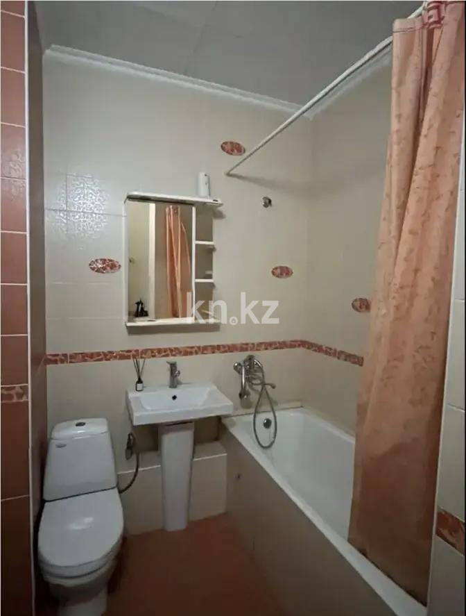 Продажа 1-комнатной квартиры, 40 м², ул. Толе би, дом  200 в Алматы - фото 3