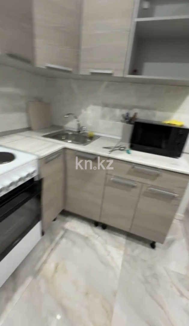 Аренда 1-комнатной квартиры, 40 м² в Астане