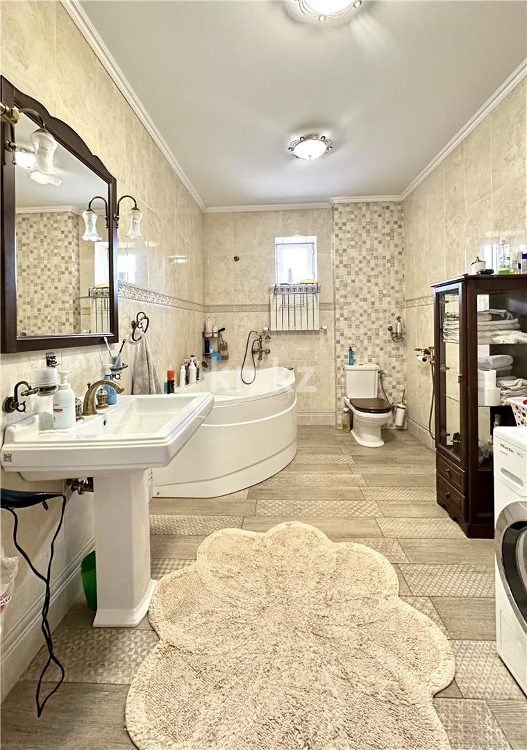 Продажа 6-комнатного дома, 400.7 м², ул. Жанибекова в Караганде - фото 8