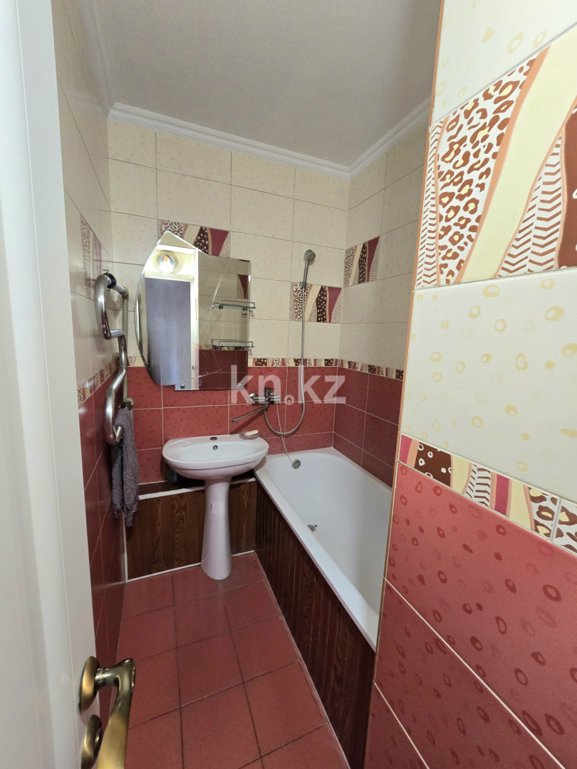 Продажа 3-комнатной квартиры, 62 м², ул. Туркестанская, дом  9 в Шымкенте - фото 12