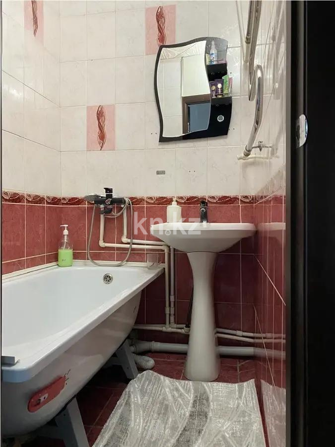 Продажа 2-комнатной квартиры, 44 м², мкр-н 15, дом  18 в Караганде - фото 4