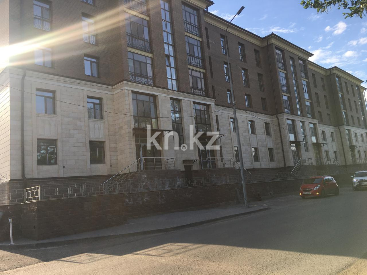 Продажа 3-комнатной квартиры, 112 м², ул. Жанибекова в Караганде