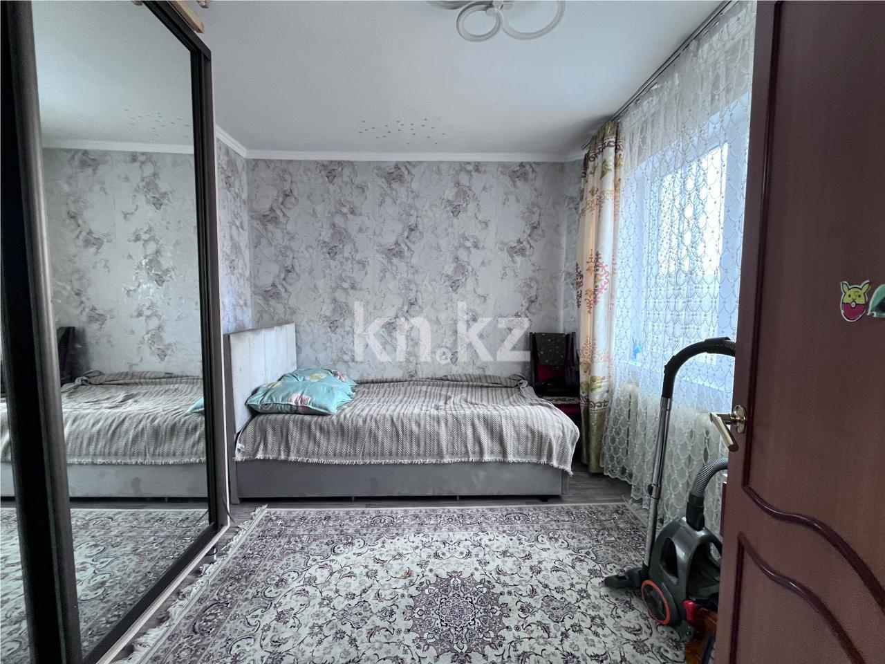 Продажа 4-комнатной квартиры, 61 м², пр. Строителей в Караганде - фото 3