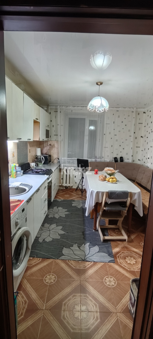 Продажа 4-комнатной квартиры, 74 м² в Караганде