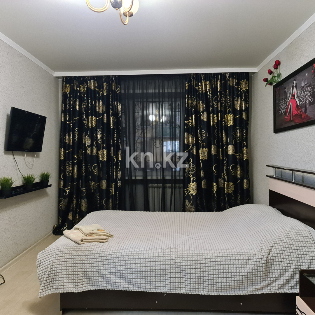 Аренда 1-комнатной квартиры посуточно, 35 м², пр. Бухар-жырау, дом  79/2 в Караганде