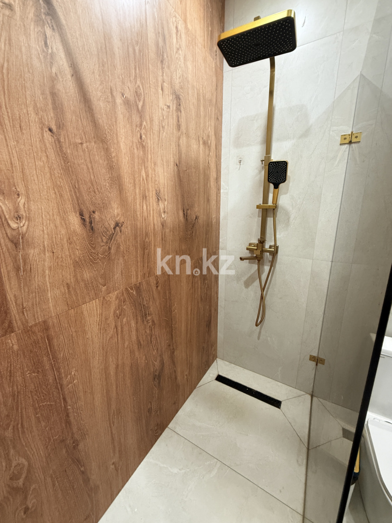 Продажа 2-комнатной квартиры, 70 м², ул. Букетова, дом  3 в Караганде - фото 15