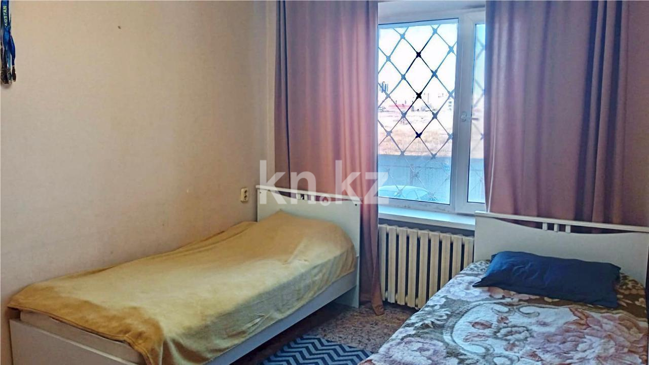 Продажа 3-комнатной квартиры, 63 м², мкр-н Голубые Пруды, дом  12 в Караганде - фото 8