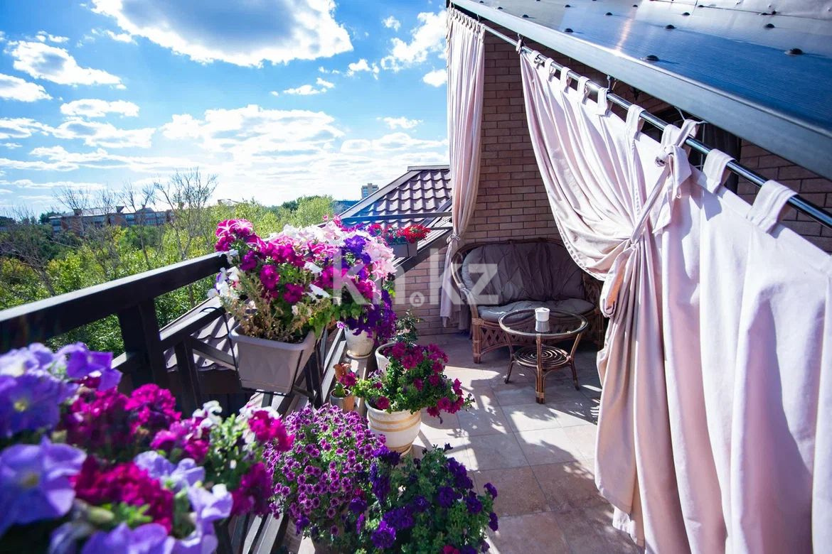 Продажа 5-комнатной квартиры, 154 м², ул. Аманжолова, дом  94/3 в Караганде - фото 21