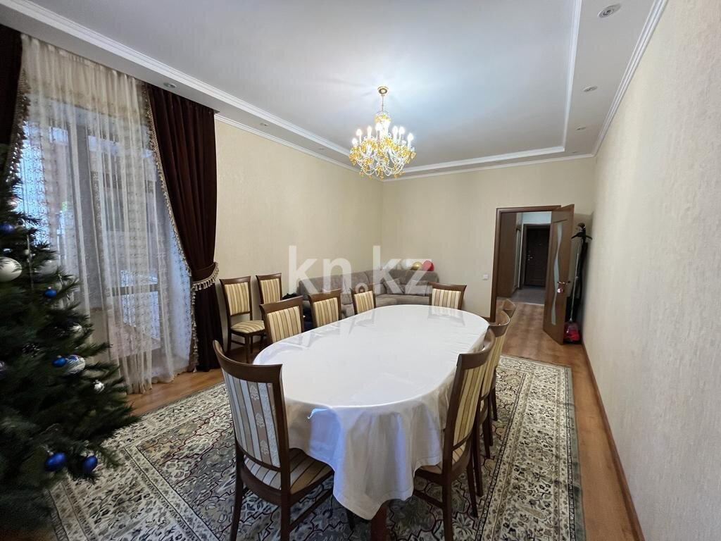 Продажа 4-комнатной квартиры, 135 м² в Караганде