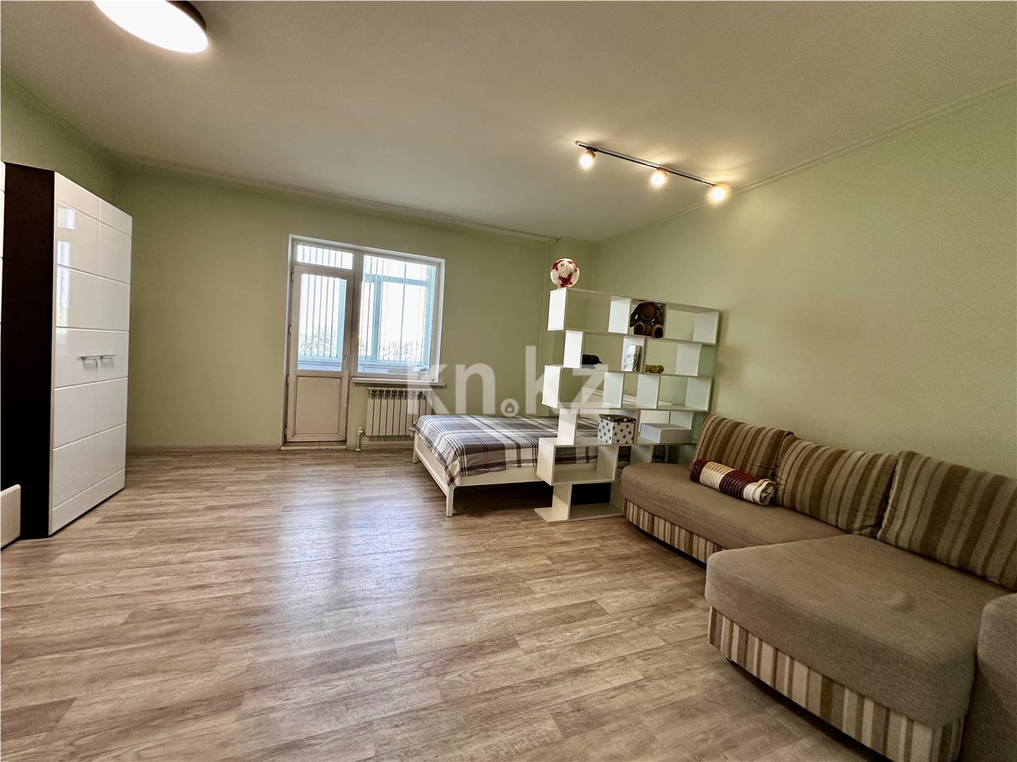 Продажа 1-комнатной квартиры, 52 м², пр. Республики в Караганде - фото 2