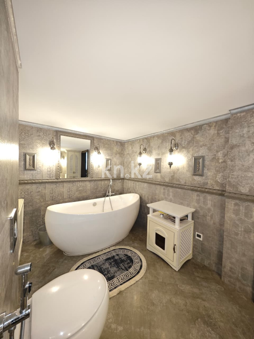 Продажа 3-комнатной квартиры, 95.4 м², ул. Ержанова, дом  18/6 в Караганде - фото 13