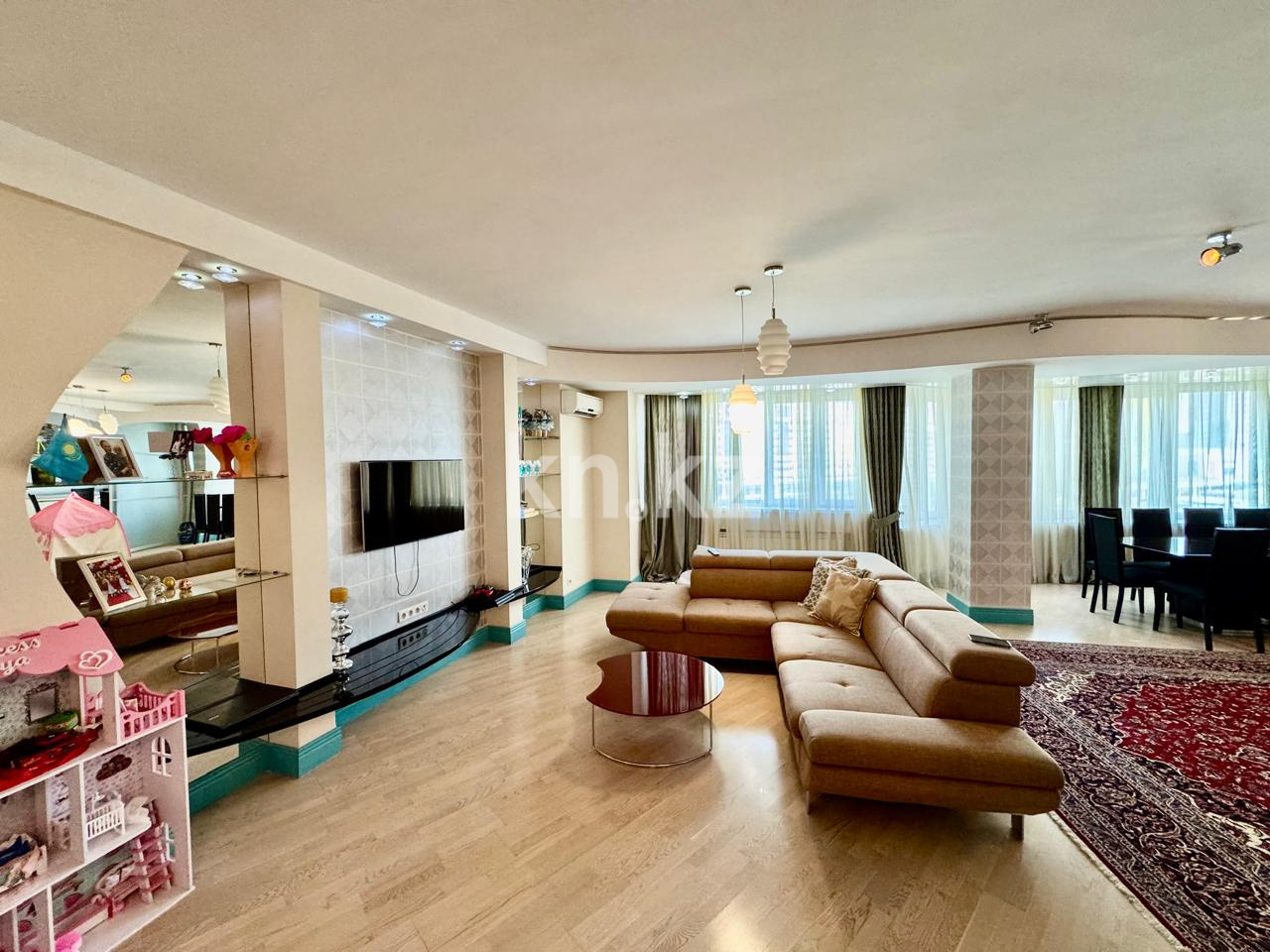 Продажа 3-комнатной квартиры, 190 м², ул. Достык, дом  13 - ул. Кенесары в Астане