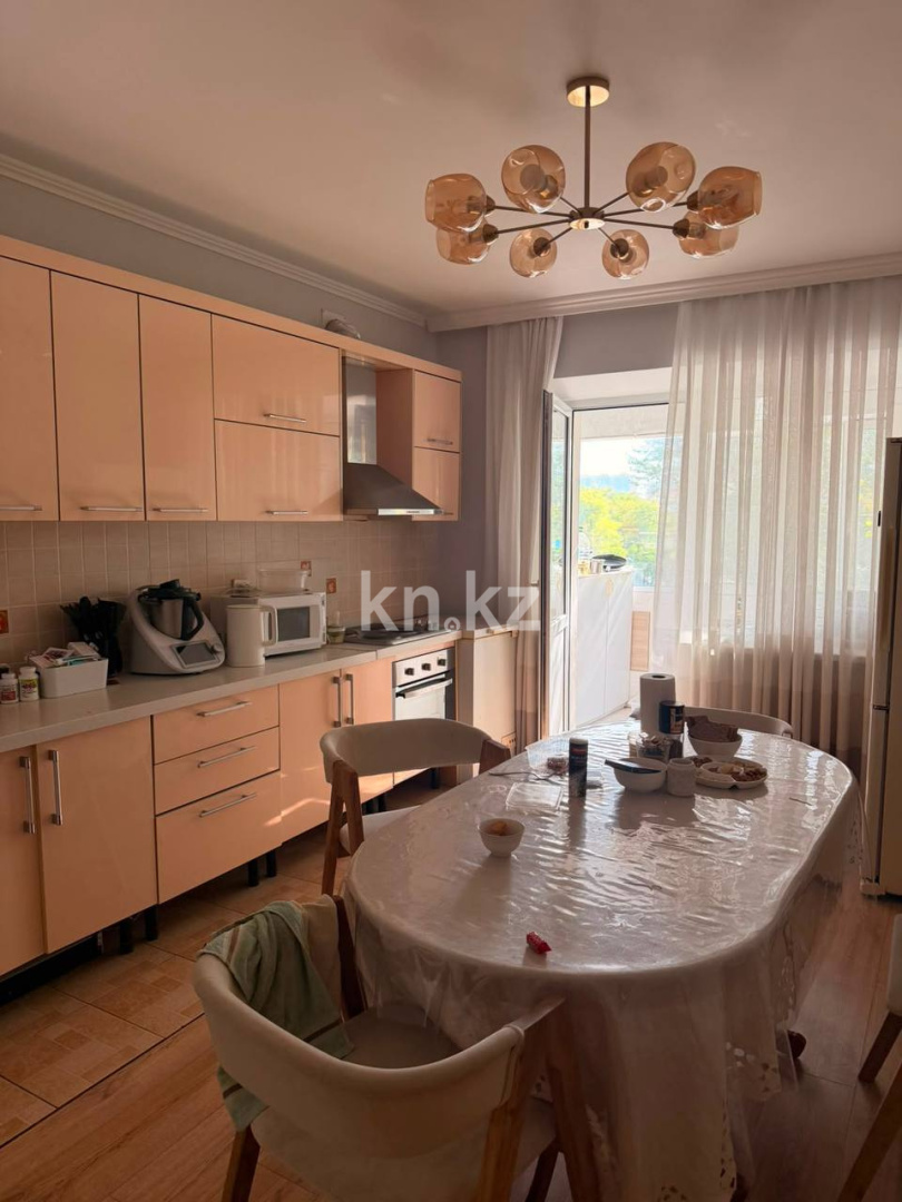 Аренда 4-комнатной квартиры, 130 м² в Астане