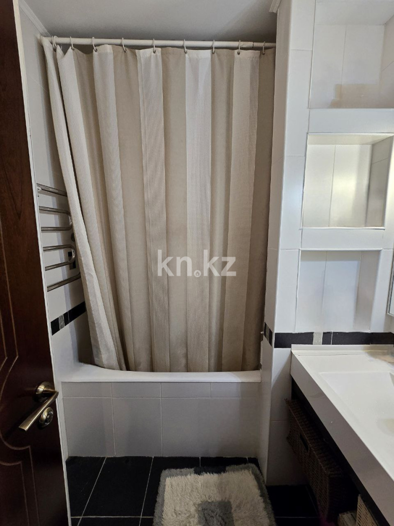 Продажа 4-комнатной квартиры, 80 м², ул. Жандосова в Алматы - фото 18