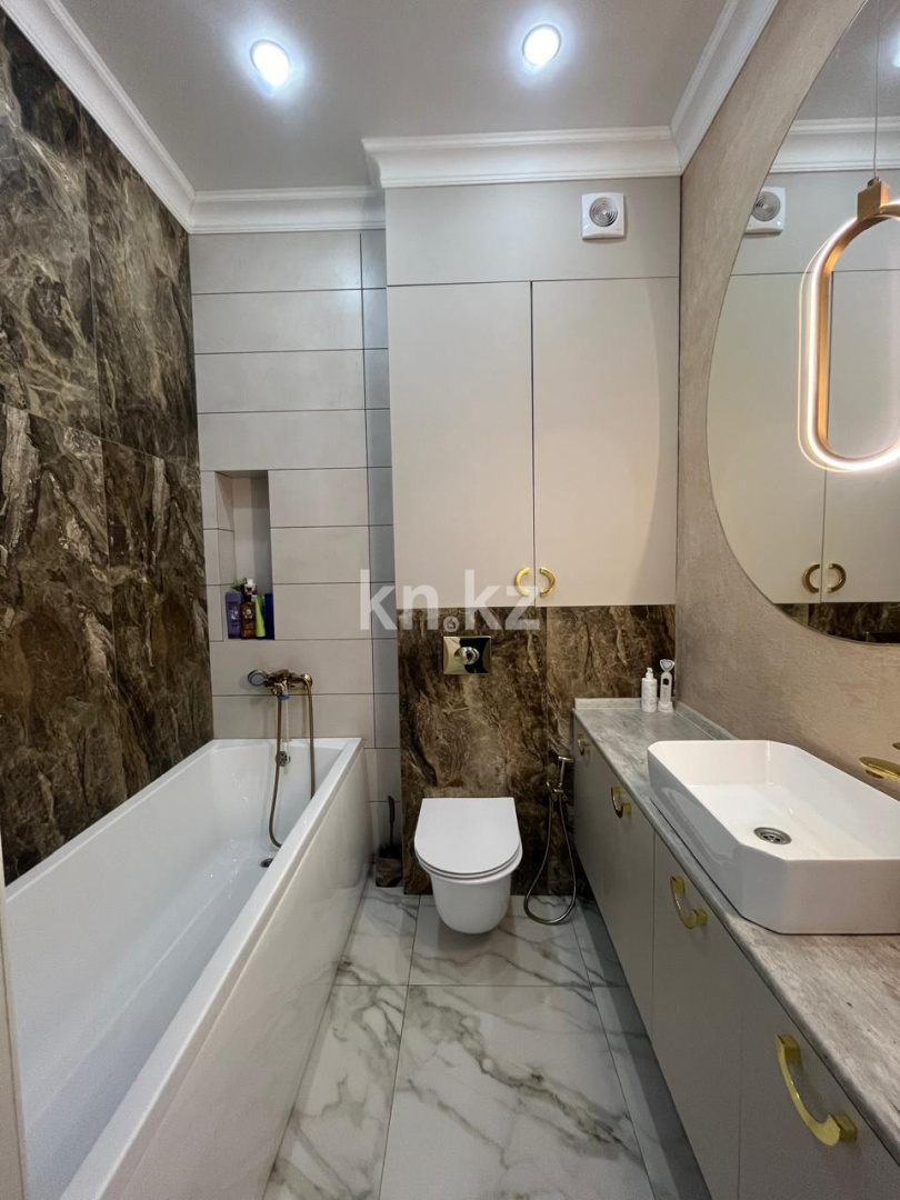 Продажа 3-комнатной квартиры, 76 м², ул. Муканова, дом  1/9 в Караганде - фото 7