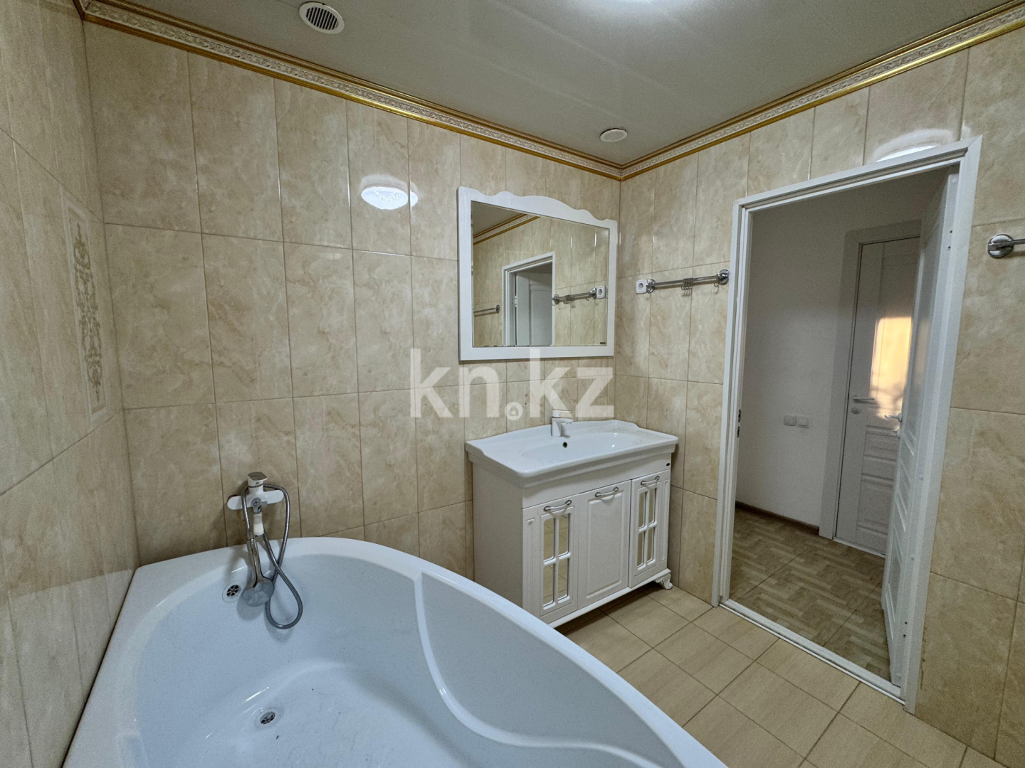 Продажа 6-комнатного дома, 343 м², ул. Карибжанова в Караганде - фото 18