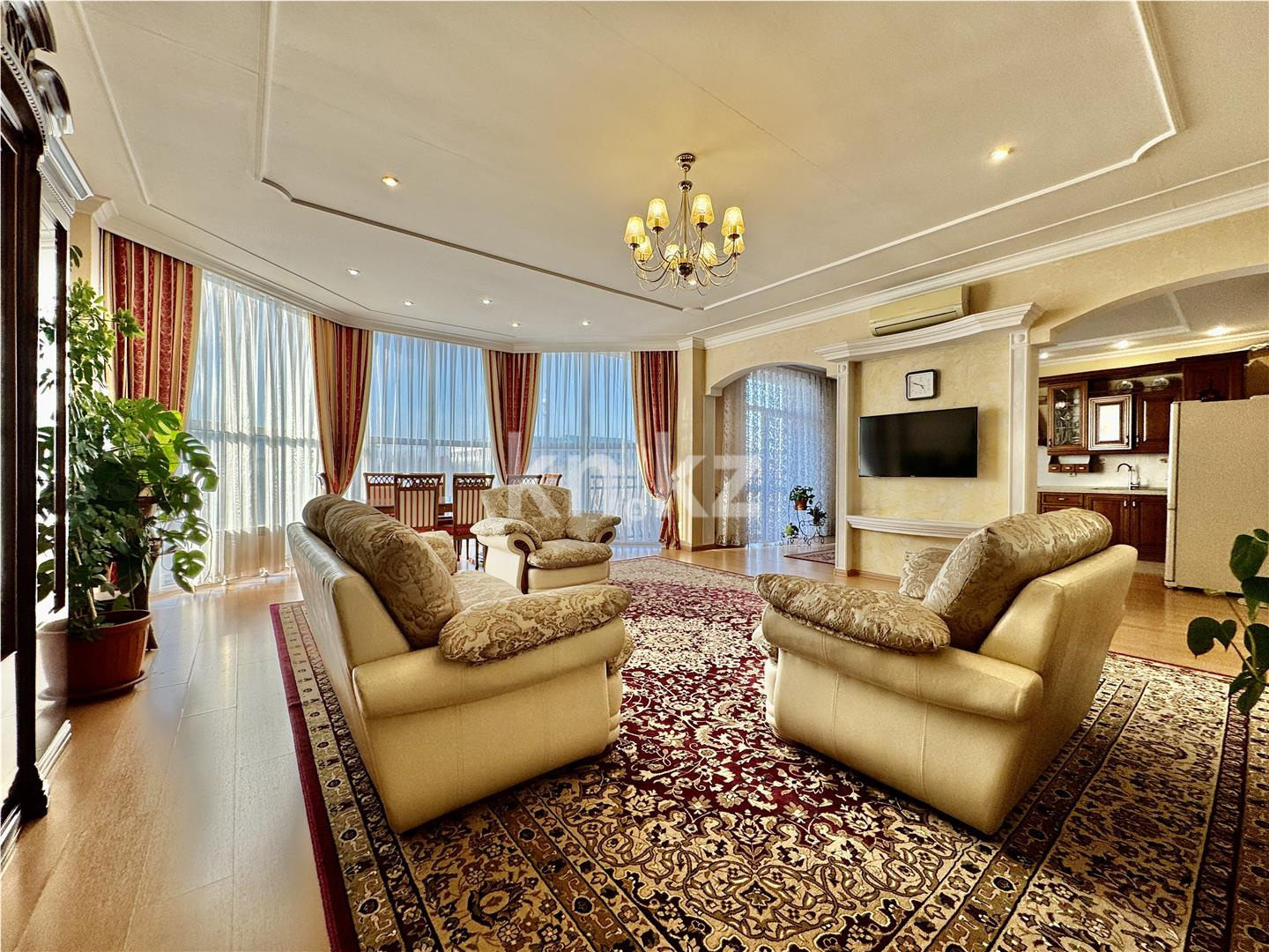 Продажа 3-комнатной квартиры, 132 м², ул. Абая, дом  5 в Караганде