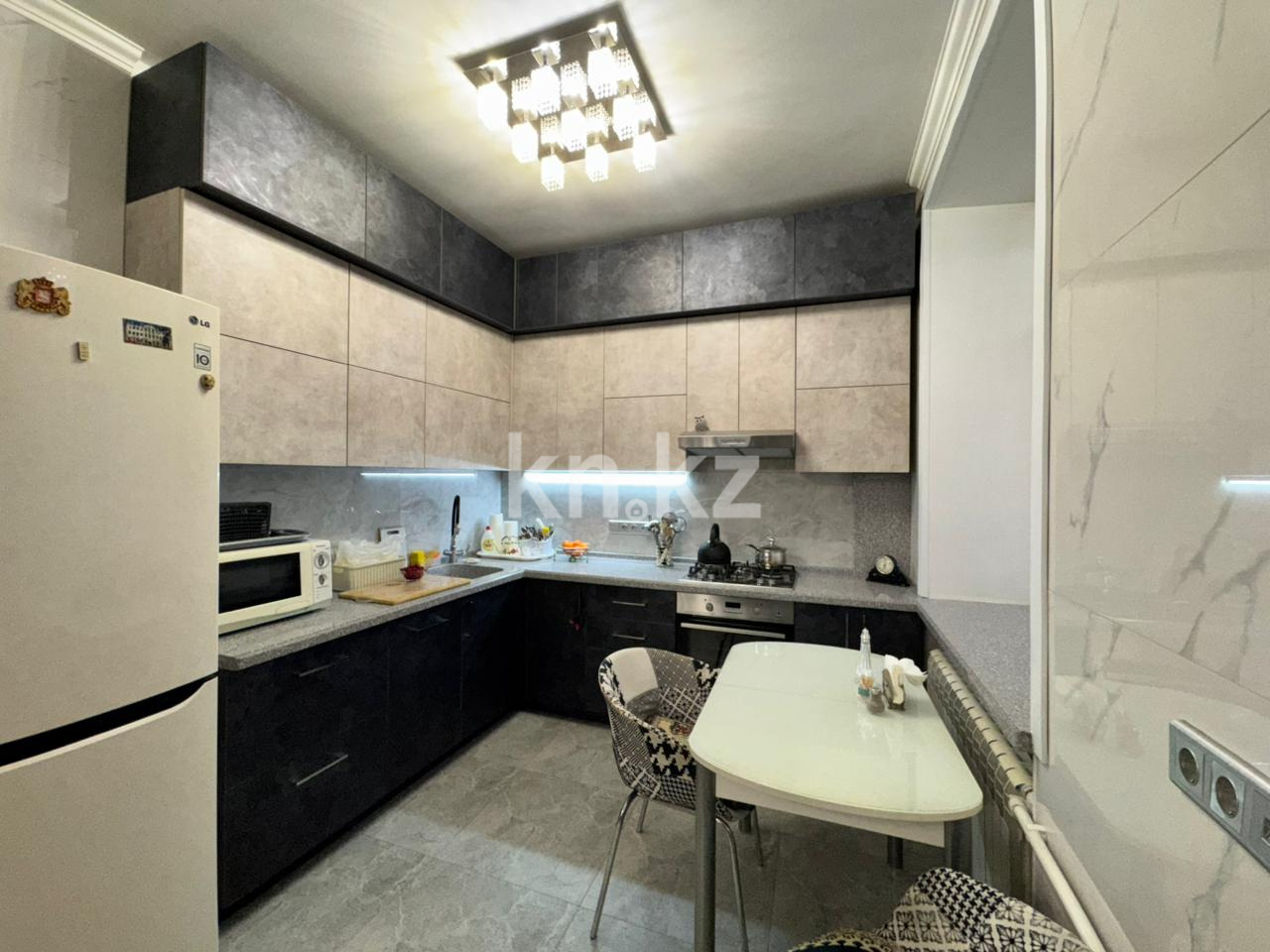 Продажа 2-комнатной квартиры, 54 м², пр. Назарбаева, дом  3 в Караганде