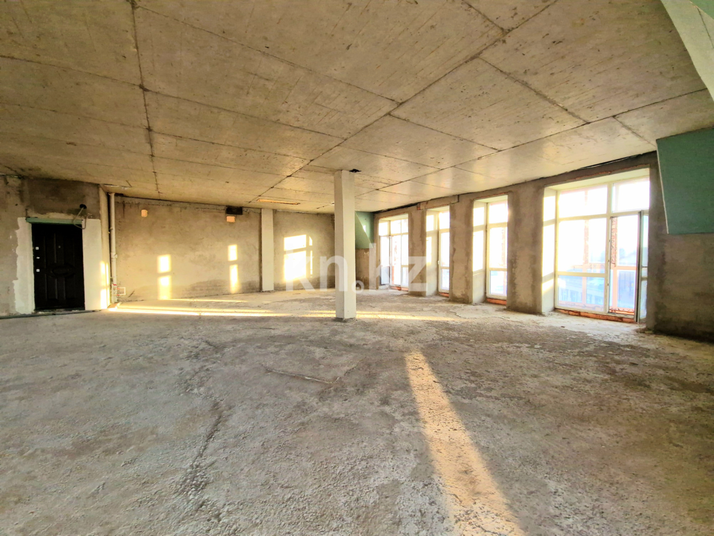 Продажа 4-комнатной квартиры, 161.8 м² в Караганде - фото 2