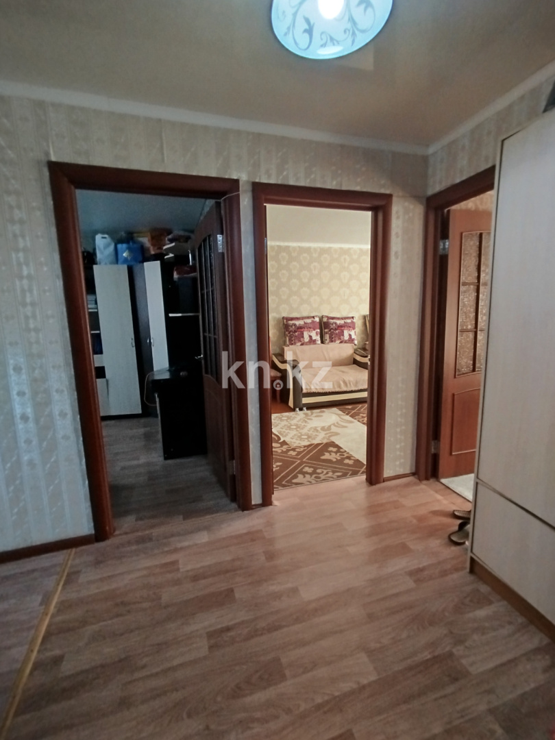 Продажа 3-комнатной квартиры, 62 м², 15 мкр., дом  18 в Караганде - фото 5