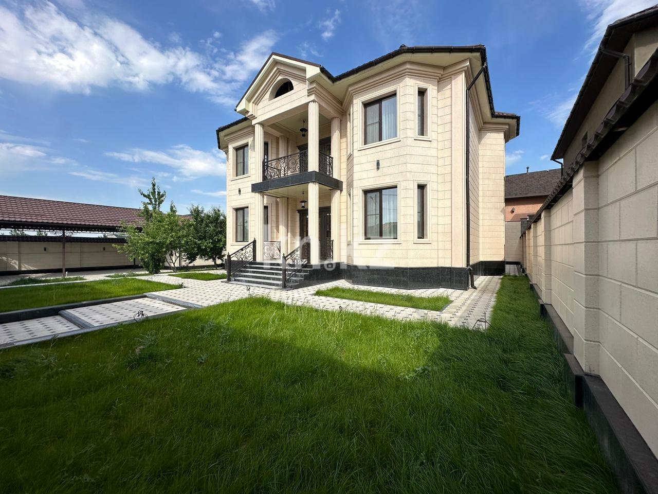 Продажа 5-комнатного дома, 327 м² в Шымкенте