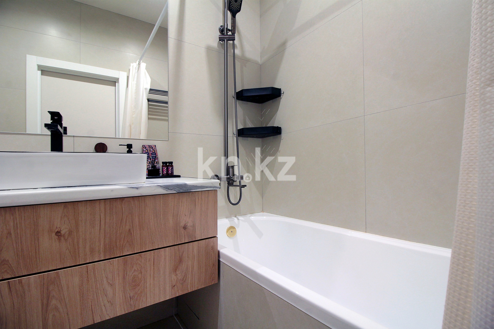 Аренда 3-комнатной квартиры посуточно, 65 м² в Алматы - фото 31