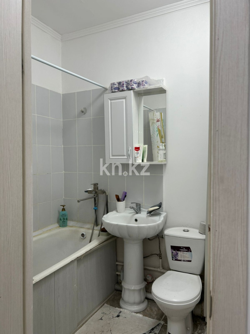 Продажа 1-комнатной квартиры, 37 м², 9 мкр, дом  33 в Таразе