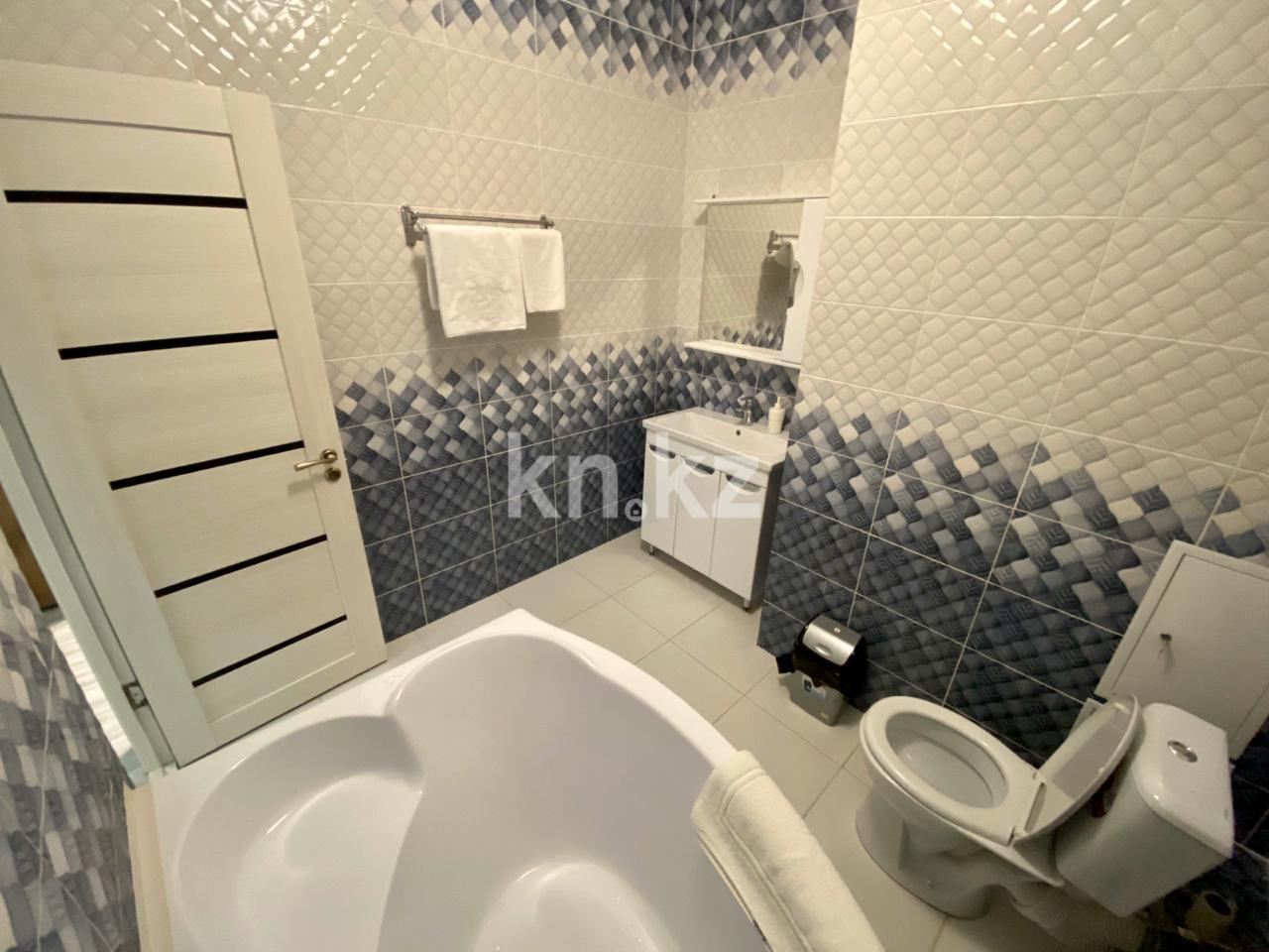 Аренда 4-комнатной квартиры посуточно, 180 м², ул. Достык, дом  5/1 - ул. Сауран в Астане - фото 15