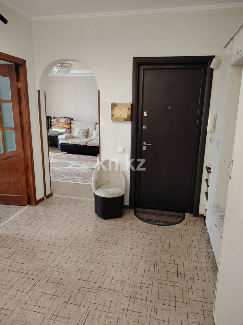 Продажа 3-комнатной квартиры, 64 м², мкр-н Гульдер-1, дом  1 в Караганде - фото 8