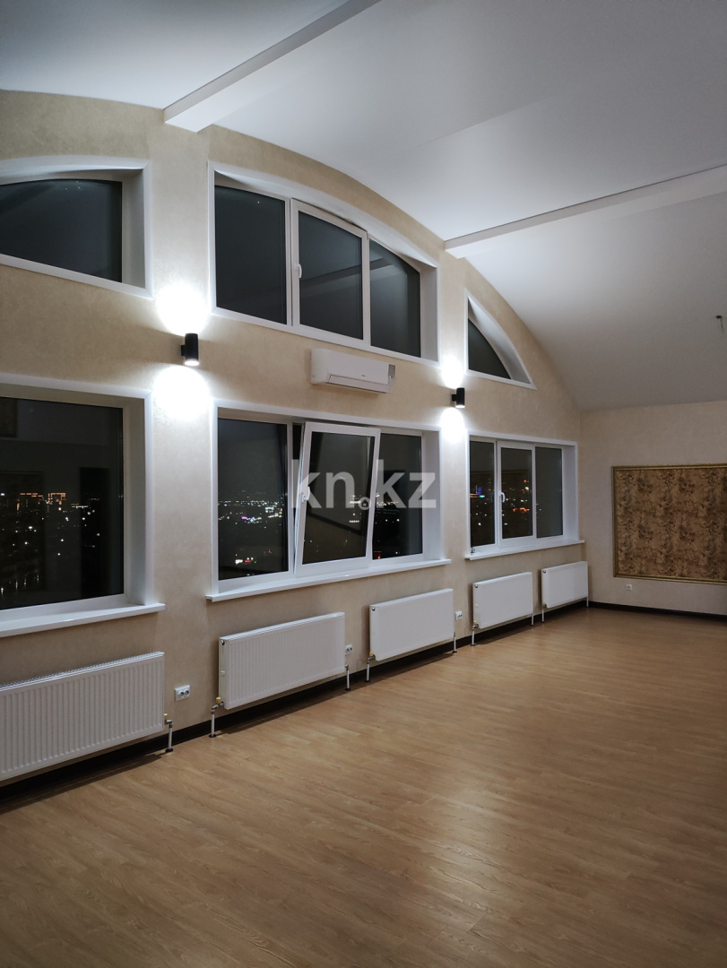 Продажа 5-комнатной квартиры, 165.5 м², ул. Иманова, дом  17 - ул. Валиханова в Астане