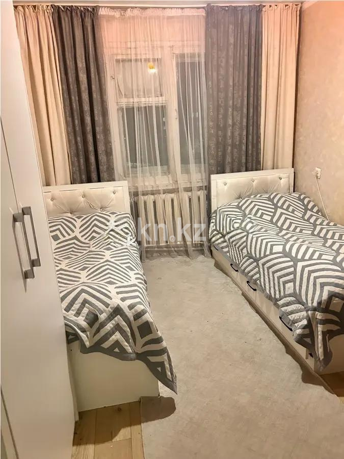 Продажа 3-комнатной квартиры, 47 м², 13 мкр., дом  8 в Караганде - фото 3