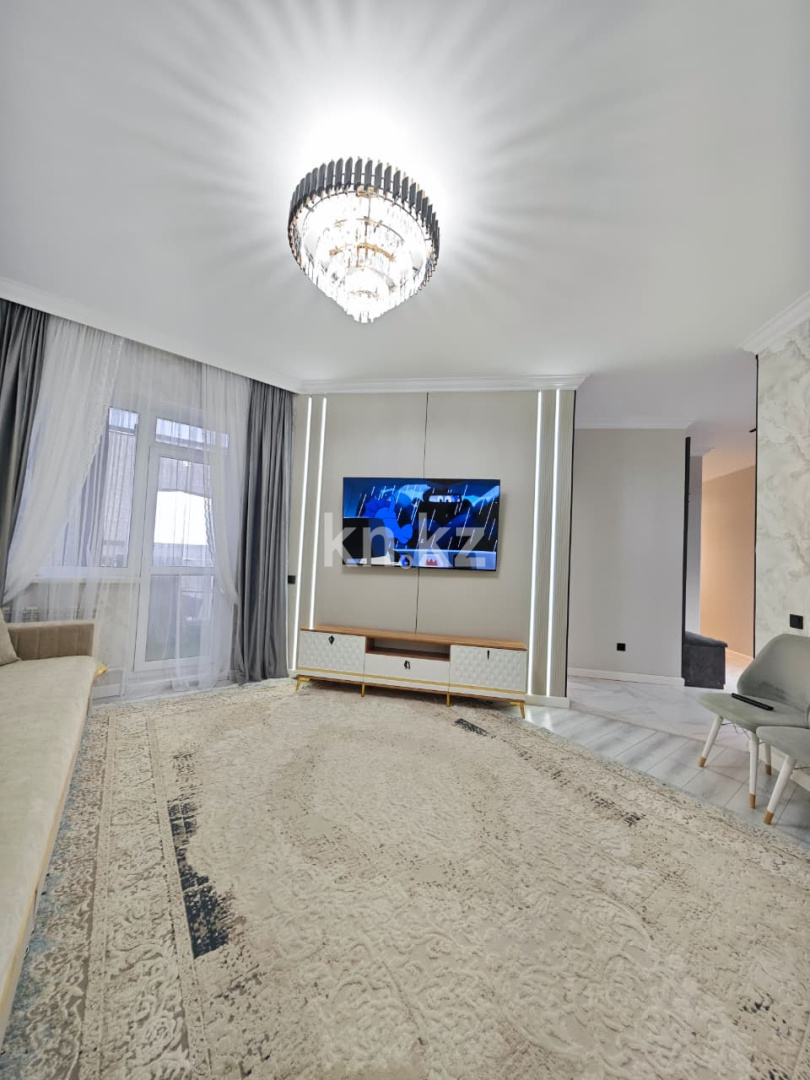 Продажа 4-комнатной квартиры, 90 м², ул. Дюсембекова, дом  44/2 в Караганде