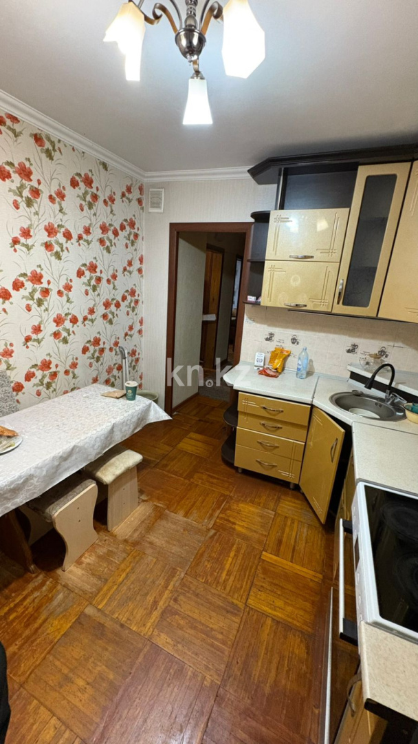 Продажа 3-комнатной квартиры, 65 м², ул. Дюсембекова, дом  49 в Караганде - фото 6