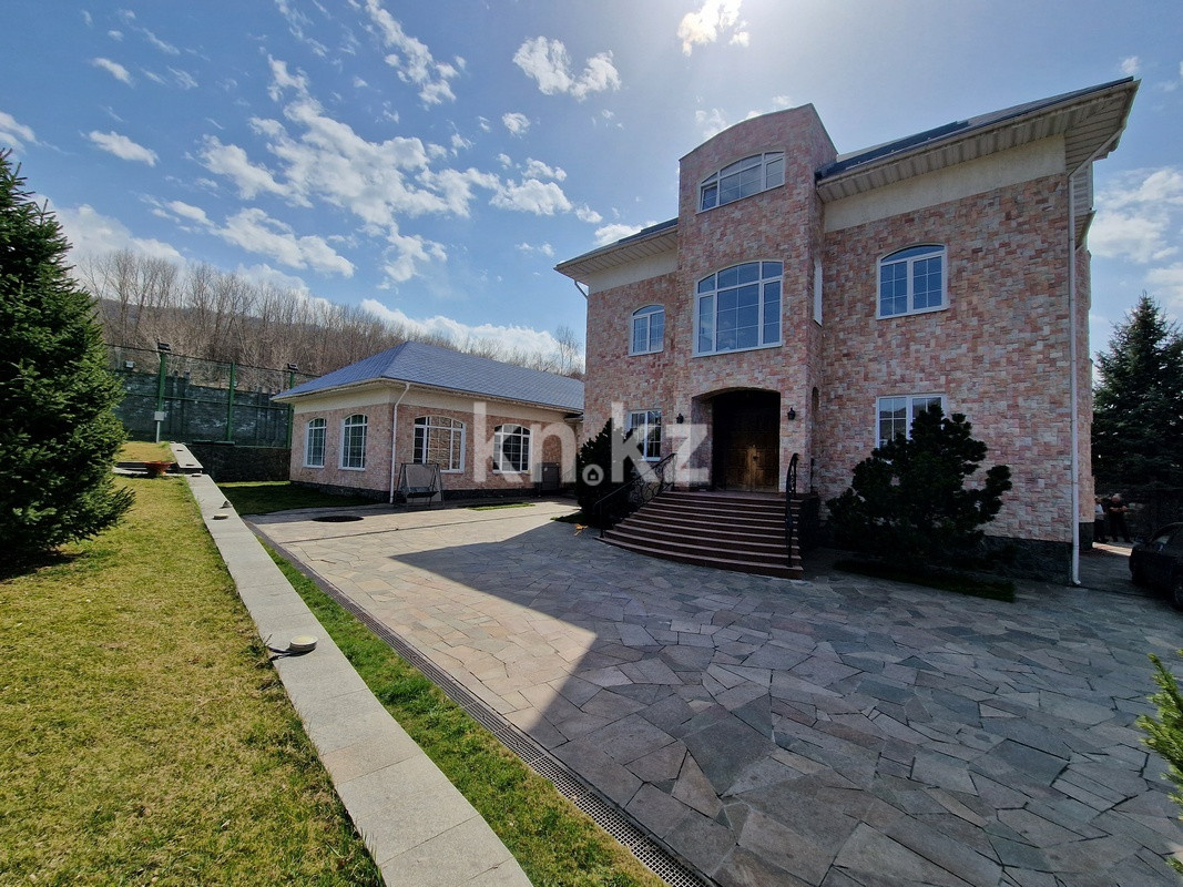 Продажа 10-комнатного дома, 805 м², ул. Ладушкина, дом  120/27 в Алматы