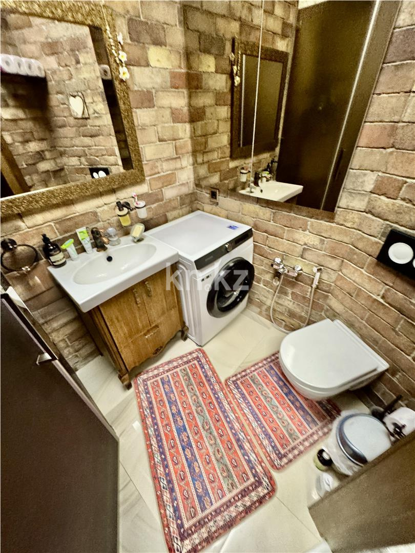 Продажа 3-комнатной квартиры, 160 м², ул. Аманжолова, дом  41 в Караганде - фото 35