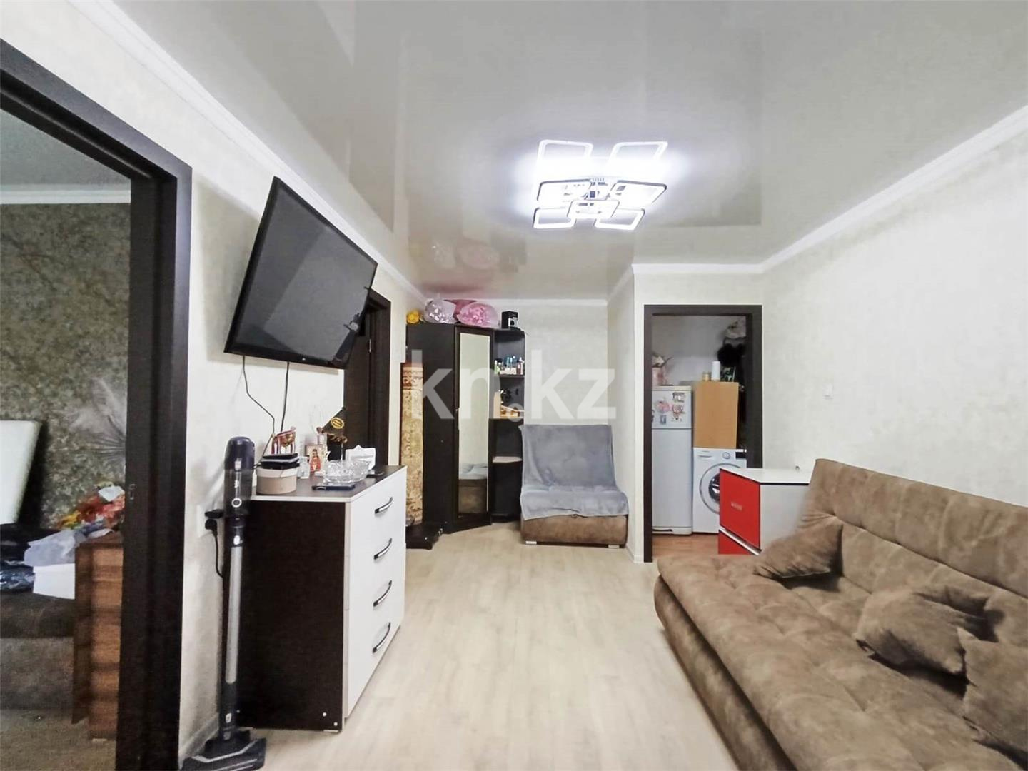 Продажа 3-комнатной квартиры, 48 м², 17-й мкр., дом  55 в Караганде - фото 4