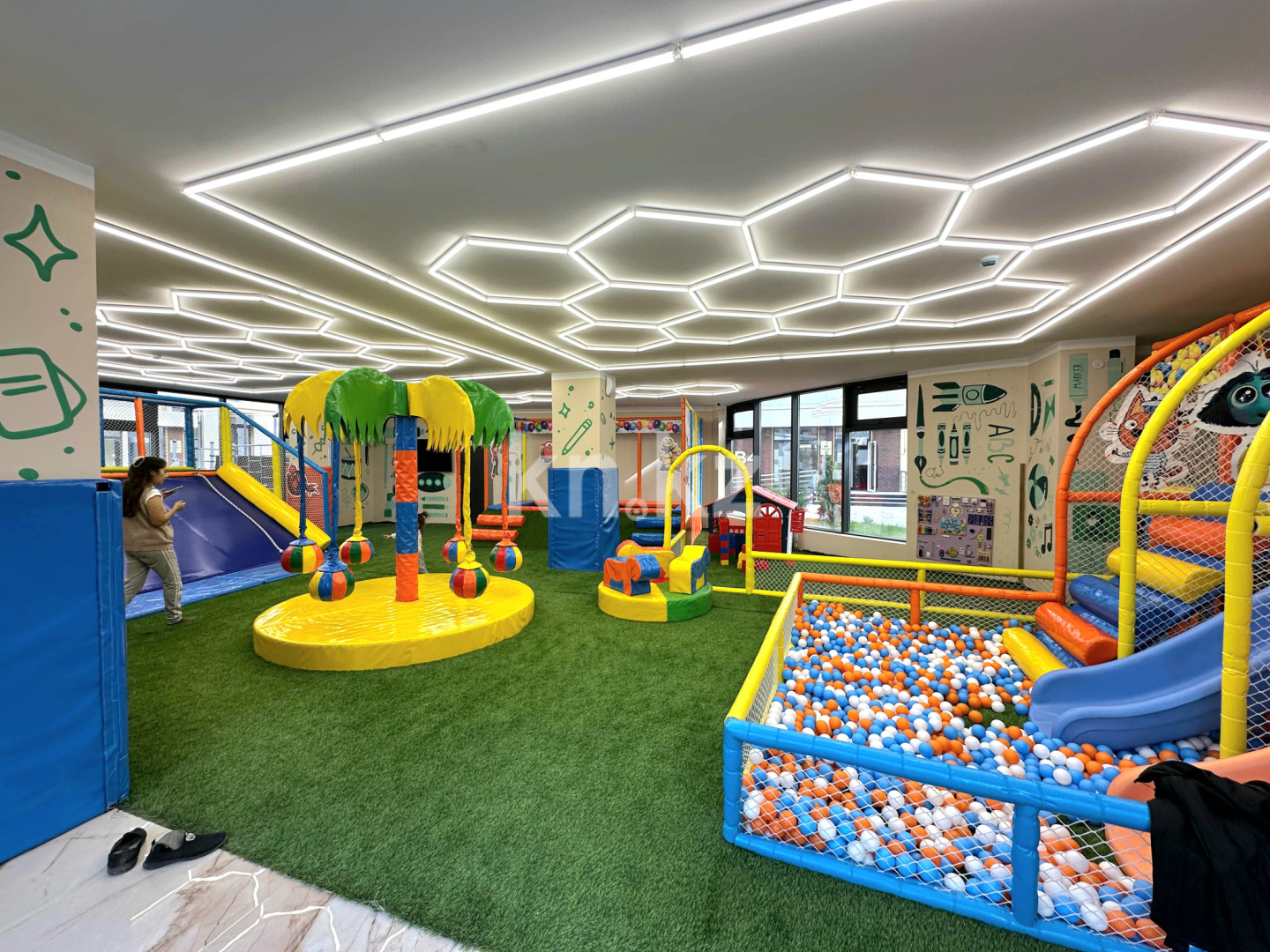 Продажа 2-комнатной квартиры, 79 м², ул. Байтерекова, дом  2б в Шымкенте - фото 27