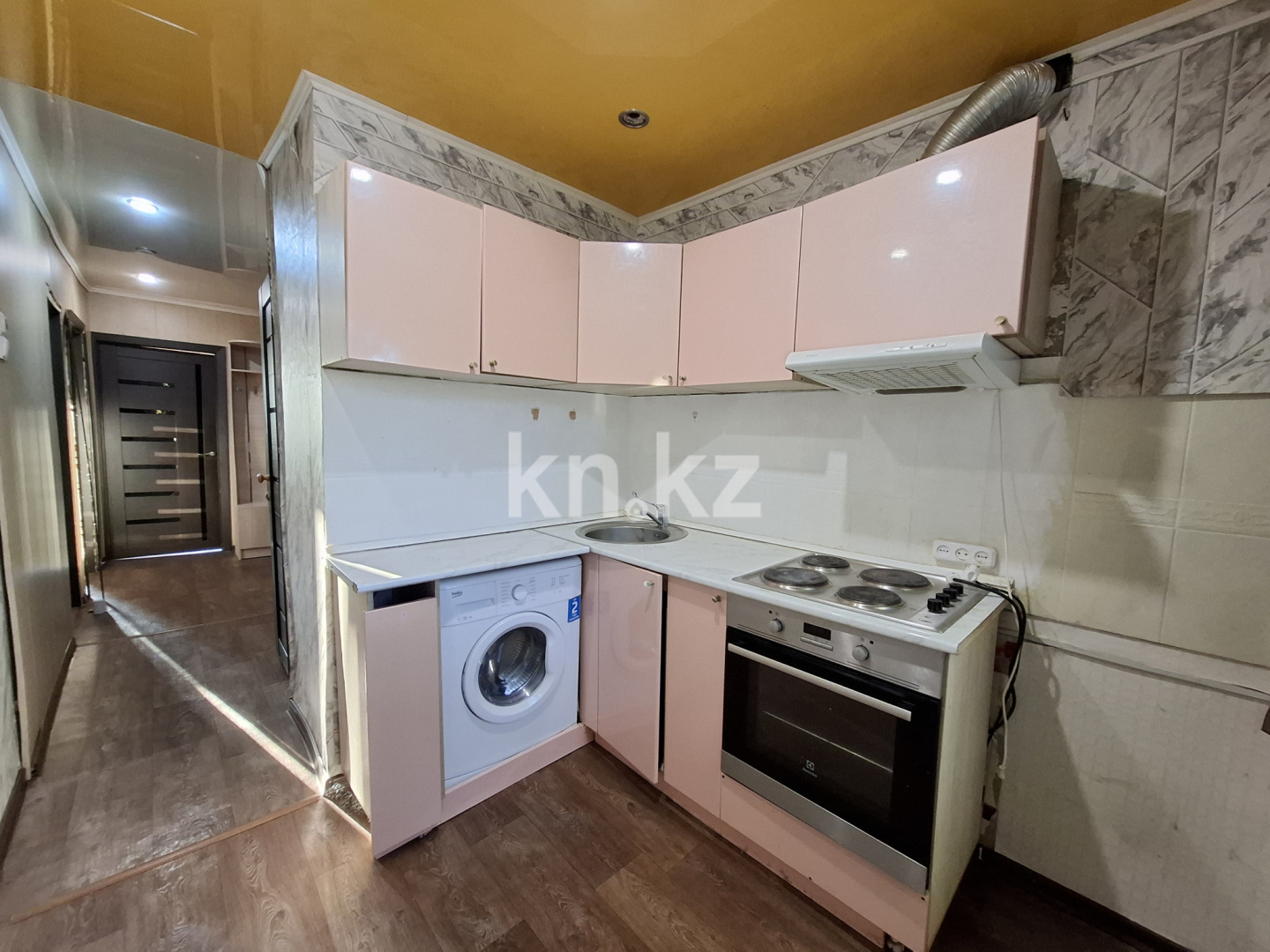 Продажа 3-комнатной квартиры, 62 м², мкр-н 16, дом  49 в Караганде - фото 2