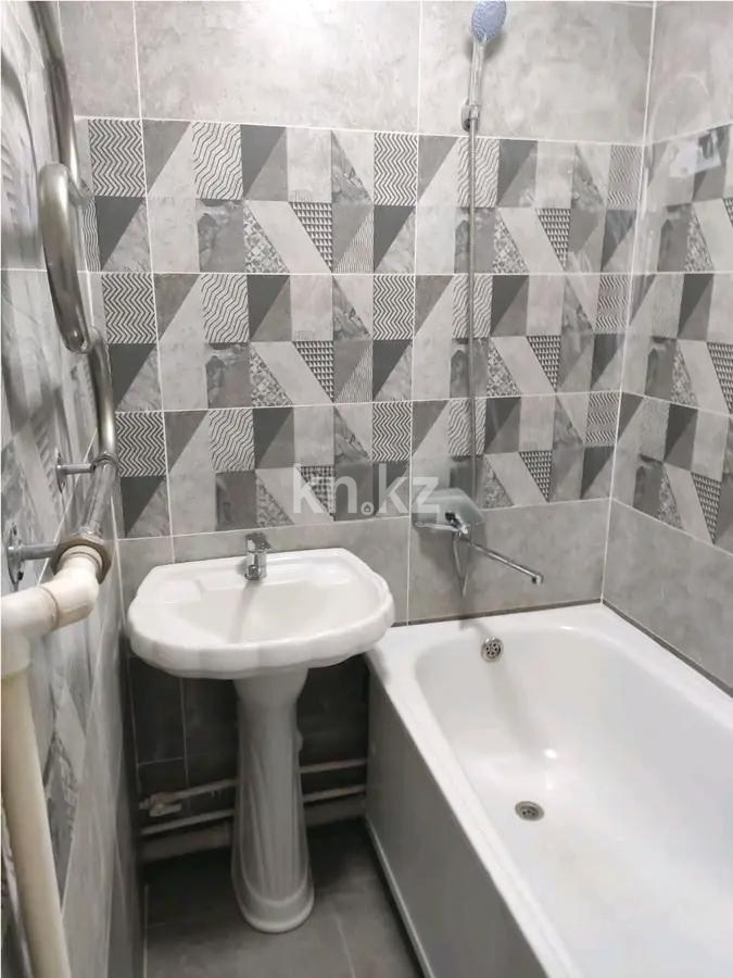 Продажа 3-комнатной квартиры, 48 м², ул. Муканова, дом  24 в Караганде - фото 4